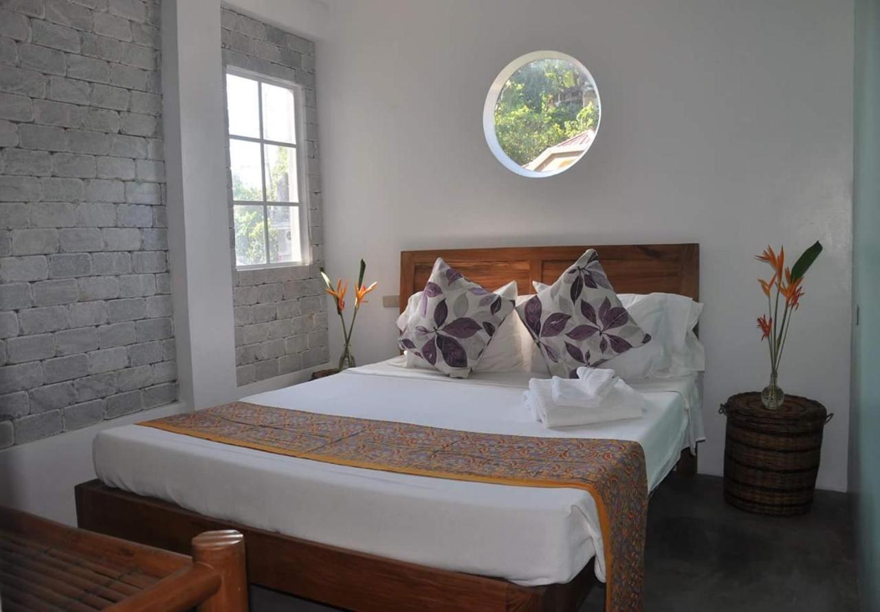 Bed and Breakfast Stone Creek House Romblon Екстер'єр фото