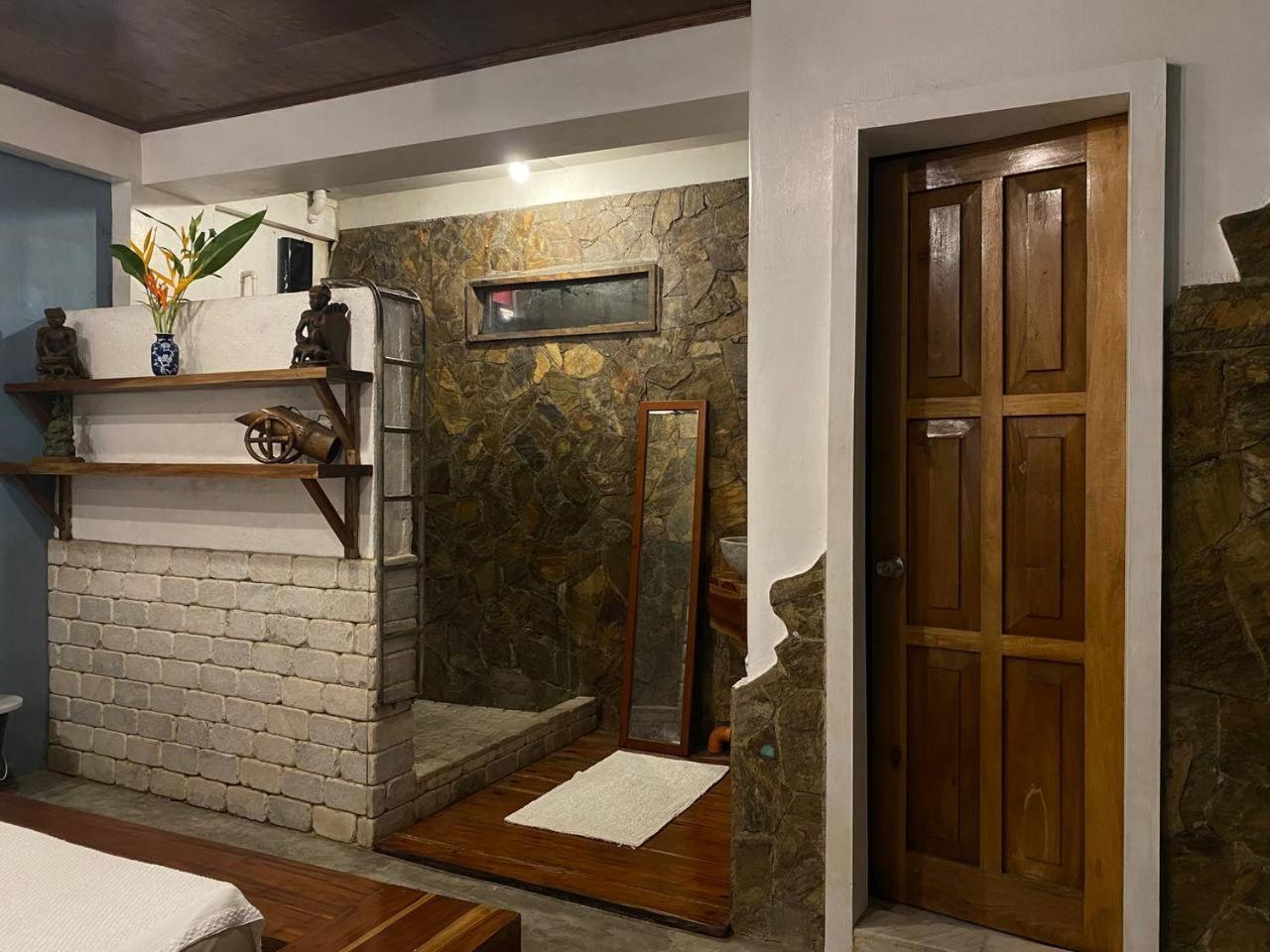 Bed and Breakfast Stone Creek House Romblon Екстер'єр фото